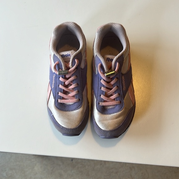 Girls size 11 Reebok runners. Elastic laces. Easy to slip on/off. - Picture 4 of 4
